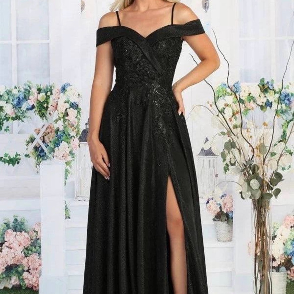 Chic Black Off-Shoulder Prom Dress